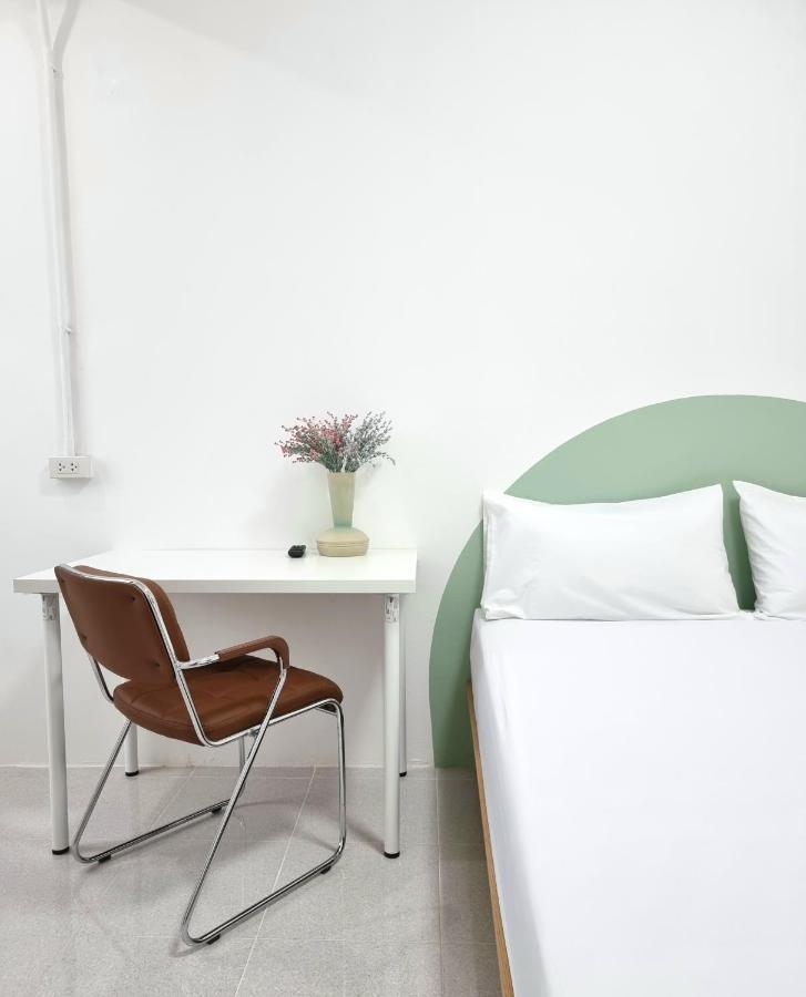 The Zai Apartment Ban Krathum Lom Экстерьер фото