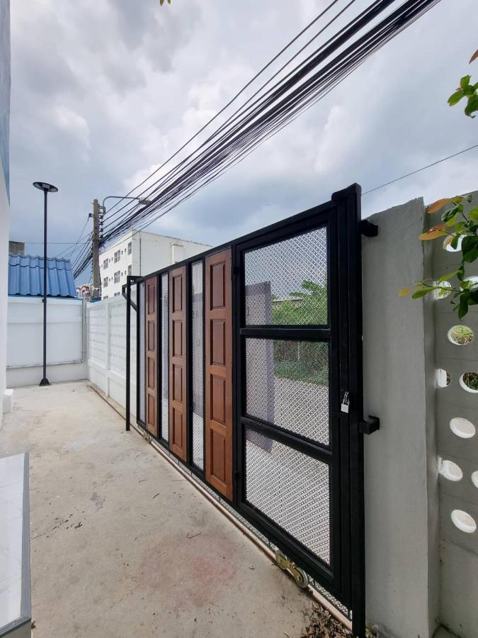 The Zai Apartment Ban Krathum Lom Экстерьер фото