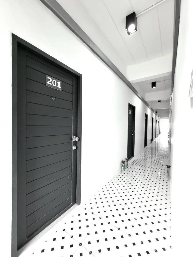 The Zai Apartment Ban Krathum Lom Экстерьер фото