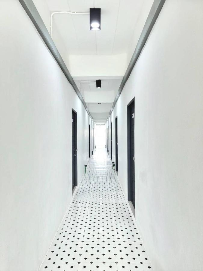 The Zai Apartment Ban Krathum Lom Экстерьер фото