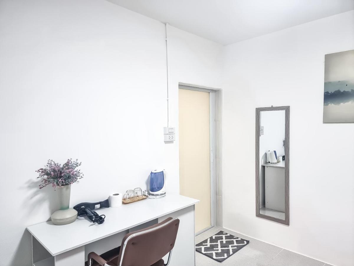 The Zai Apartment Ban Krathum Lom Экстерьер фото